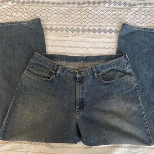 Men’s Relaxed, Straight fit Wrangler jeans